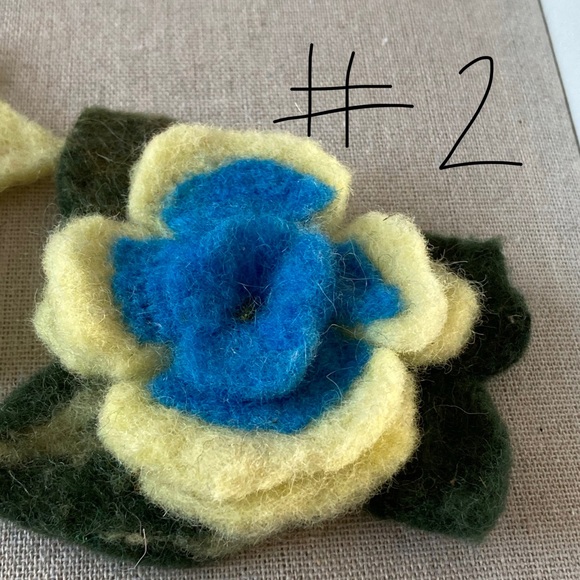 Hand Felted Floral Pins Brooches - Picture 3 of 10